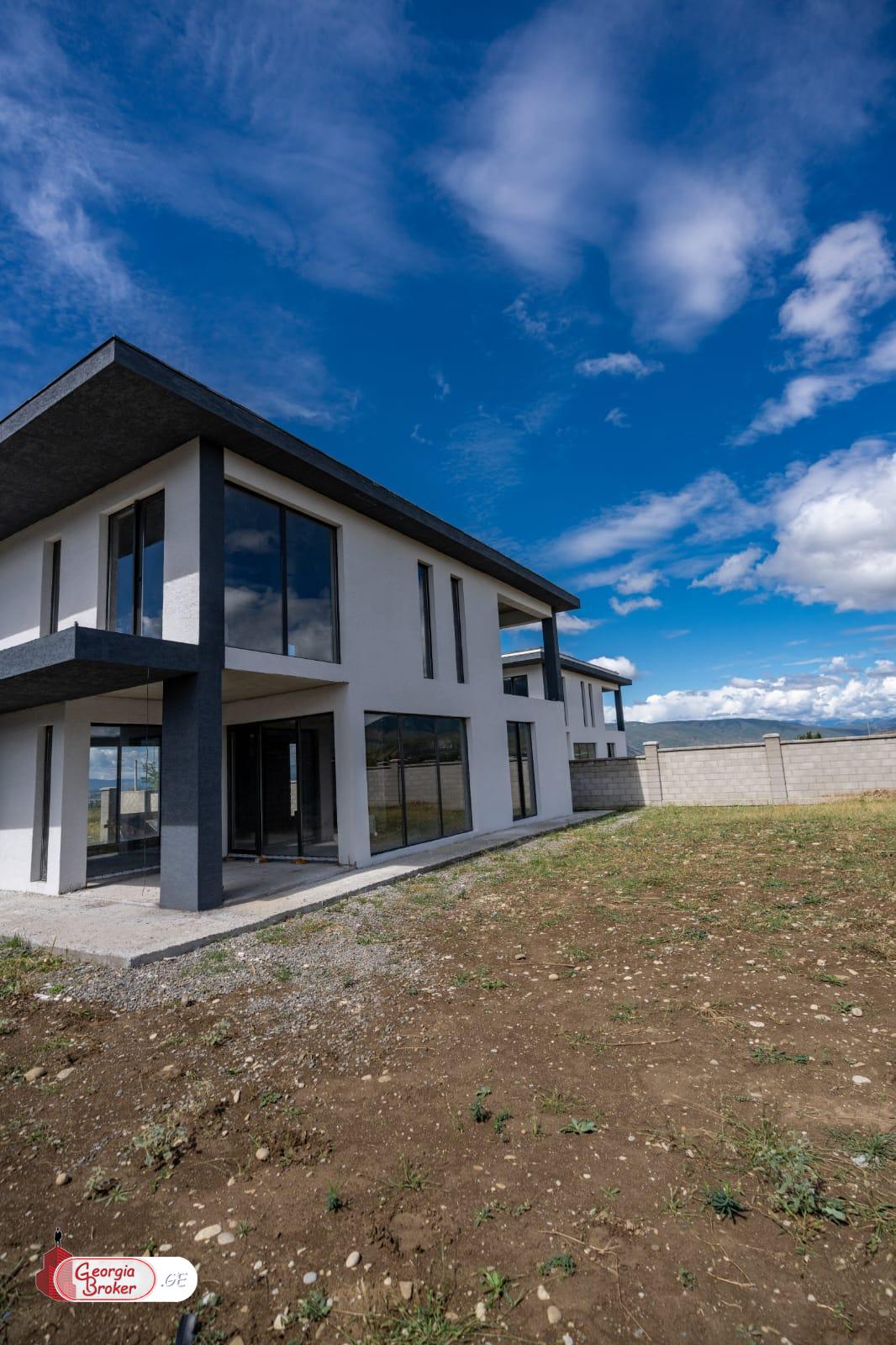 nearly repaired 5-room house for sale